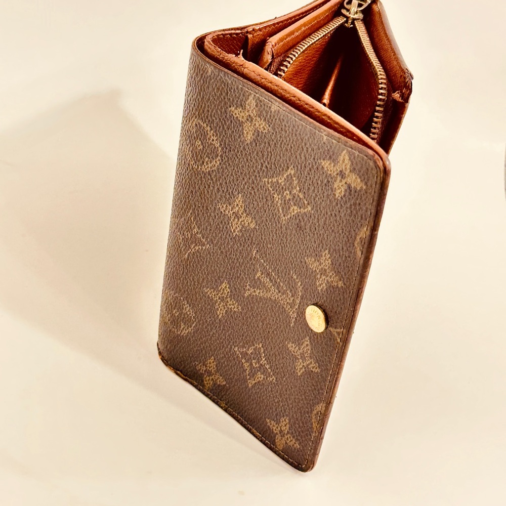 Louis Vuitton Brown Monogram Bifold Wallet - Picture 10 of 13